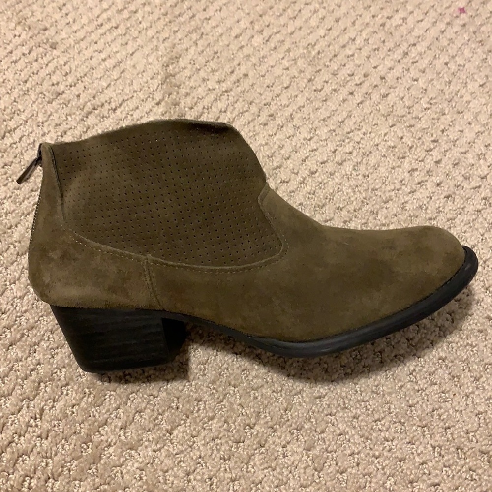 Jessica Simpson suede ankle bootie, size 6.5, new, never worn